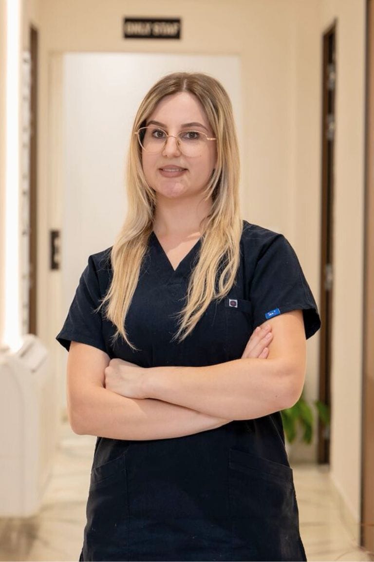 Flutura Muca 1 Flutura Muca